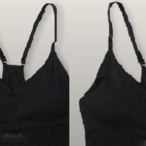 2/$22 Victoria’s Secret sports bra bundle, Large